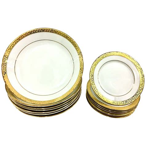20th Century Porcelain And 22k Gold Dinnerware Set Of 14 Pieces By