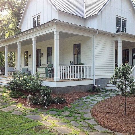 Farmhouse Front Yard Landscaping Ideas Create A Warm And Inviting