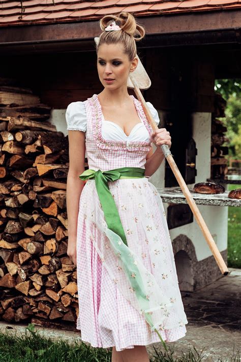 Dirndl Betty Dirndl Frauen Im Dirndl Dirndl Mädchen