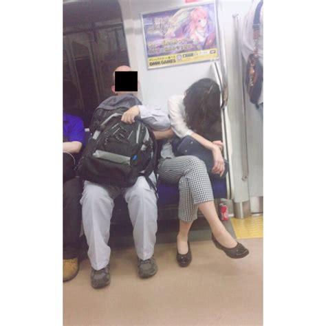 画像女さんバカなハゲが電車で堂々と痴漢してるから晒す sakamobi com