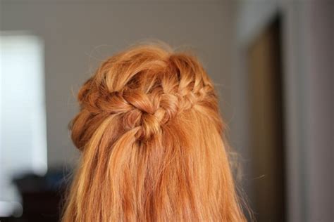 Knotted Half Up Hairstyle