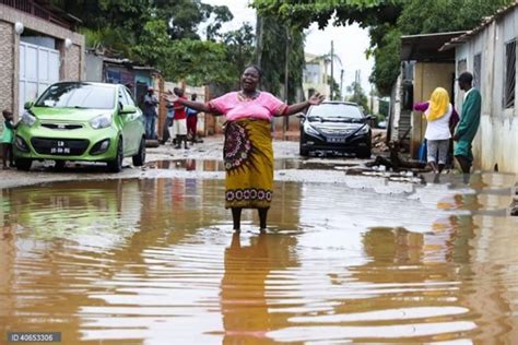 Vítimas Das Chuvas De Luanda Ainda à Espera De Realojamento