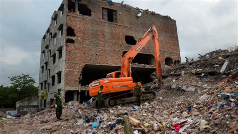 Bangladesh Building Collapse Death Toll Passes 700