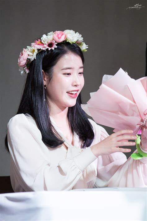 Iu 181021 Gnal N Meet And Greet Autograph Session 제비꽃