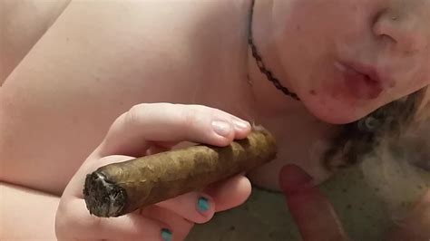 Cigar smoking blowjob from wife Vidéos Porno Tube