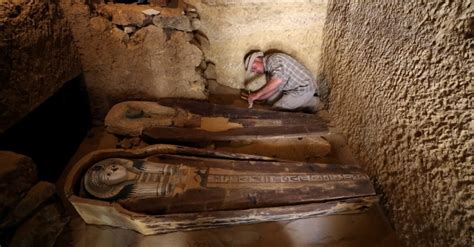 Egypt Discovers 4 400 Year Old Tomb Of Two Priests Near The Great Pyramids In Giza Daily Sabah