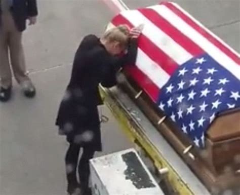 Viral Video Captures Heartbreaking Moment Widow Of Green Beret Officer