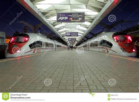 Diskussionen über ice für russland. Aeroexpress-Zug Sapsan An Der Leningrad-Station (Nacht ...