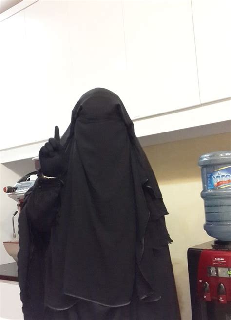 Pin By Gato Forces On Niqab Burqa Veils And Masks Arab Girls Hijab