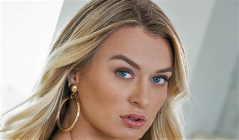 Wallpaper Women Model Pornstar Actress Looking At Viewer Blue Eyes Blonde Face
