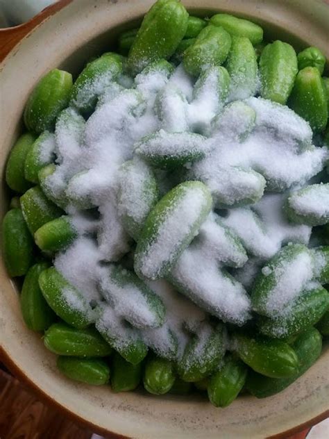 Kebanyakan warga indonesia pasti gemar memakan sambal bersama nasi atau makanan lainnya. Patutlah Mahal Begini Cara Buat Resepi Sambal Hitam ...