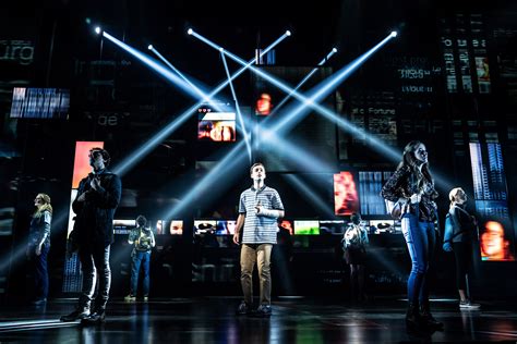 I wish that everything was different. Theater review: DEAR EVAN HANSEN | Buzz Blog