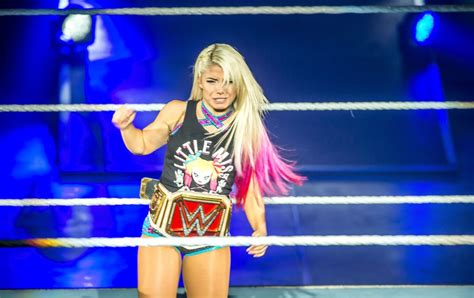 Alexa Bliss Fires Back At Guy Who Criticized Her Wrestling In Vulgar Way Making Sexist Comments