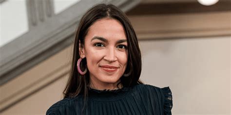 'you don't keep the clothes,' fashion insiders join the new york democrat in pointing out. Alexandria Ocasio-Cortez Reveals Her Simple Four-Step ...