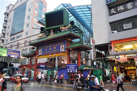 She and other commuters at the stand only realised that the bus they wanted was now 641 when they finally spotted a separate sign on it, stating the change in route number. Malaysia's China Town and Jalan Alor | marxtermind.com