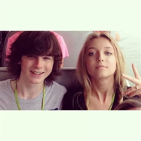 Hana Hayes And Chandler Riggs - Chandler Riggs and Hana Hayes :) | Chandler riggs, Memes de animales