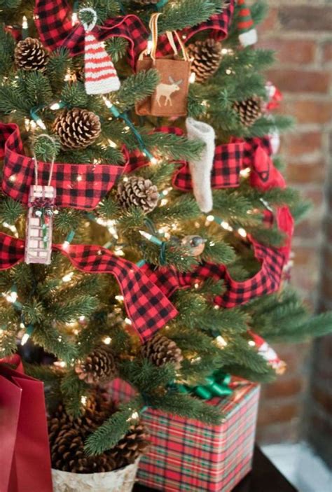 Buffalo Plaid Christmas Decor Ideas For Your Plaid Obsessions