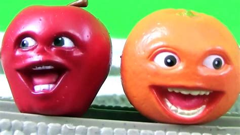 Thomas Crashes Into The Annoying Orange And Midget Apple Video