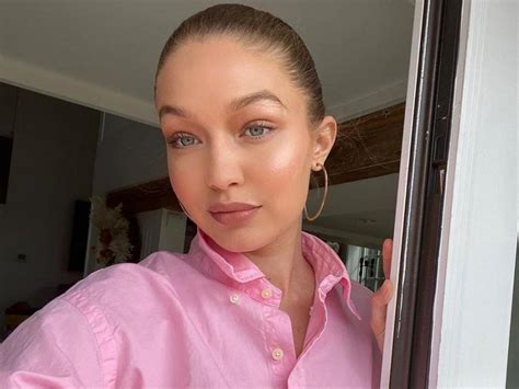 Gigi Hadid Shows Her Baby Bump For The First Time Gma Entertainment
