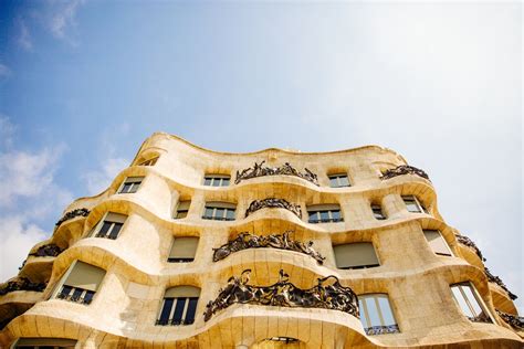 In the voting, dozens of monuments and architectural works from all continents built until 2000 were being considered. Gaudi à Barcelone : Toutes les oeuvres de l'artiste Gaudi