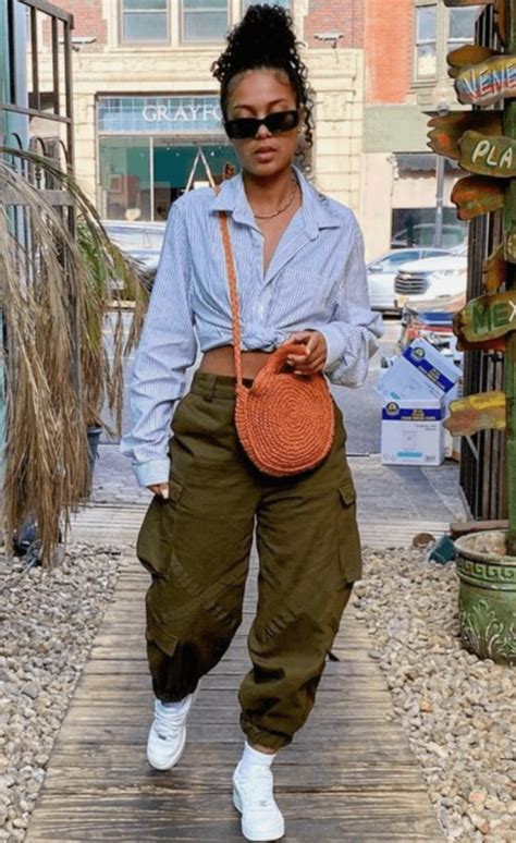 40 Seriously Stylish Cargo Pants Outfit Ideas For Women In 2022 La