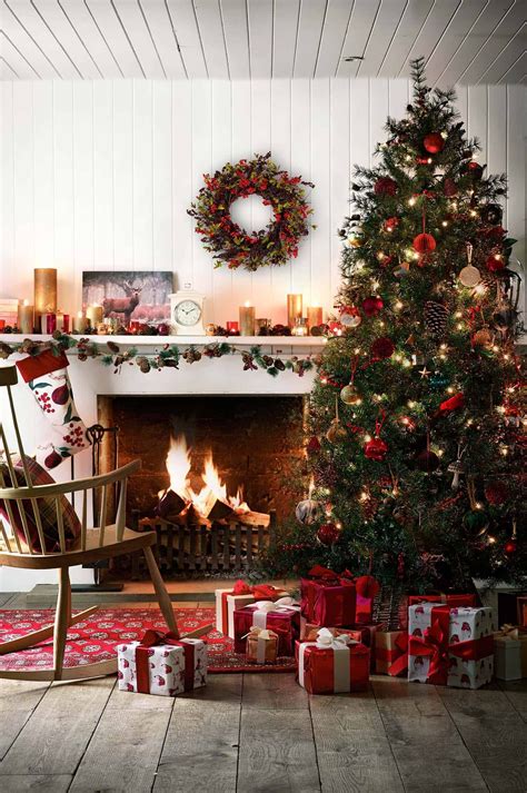 30 Most Amazing Christmas Decorated Trees For Some Holiday