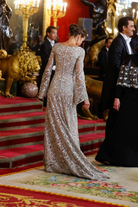 La Reina Letizia Deslumbra Con Su Vestido De Gala En La Cena Con El