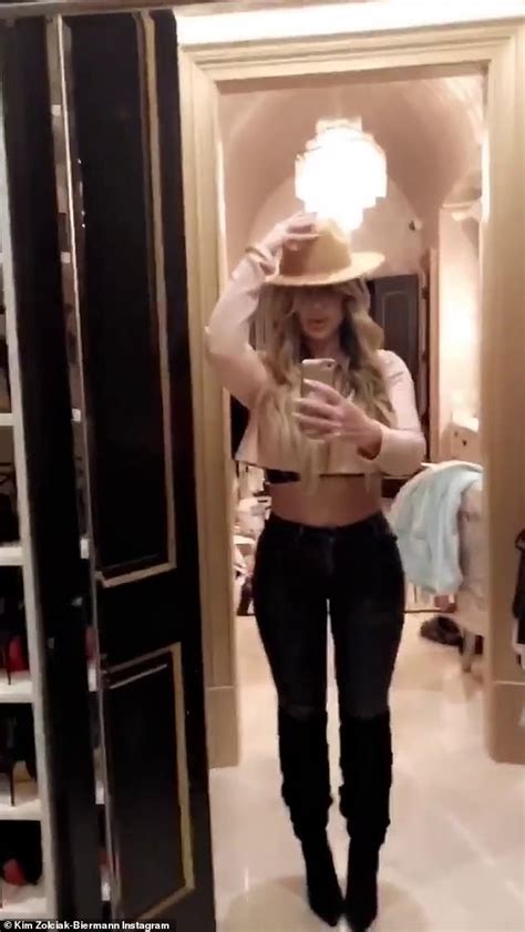 kim zolciak 40 flaunts her incredibly slender waistline in new mirror selfie after flashing