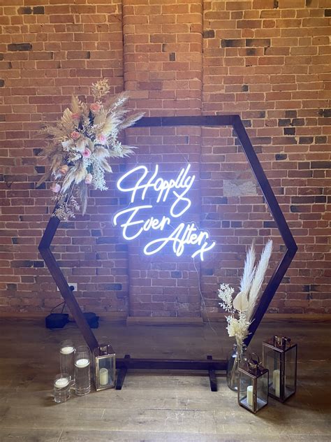 How To Style Neon Wedding Signs Bunting And Willow Weddings