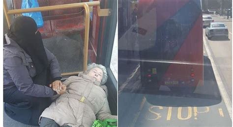 Lanziana Cade Nel Bus E Una Donna Musulmana Col Velo Si China Ad Aiutarla La Foto è Virale