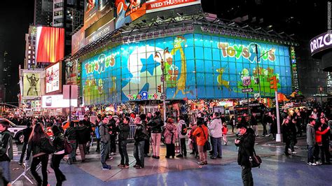 Flagship Toys R Us Store In Times Square Is Closing