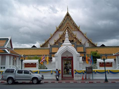 Wat Suthat Thepwararam Bangkok Thailand Life