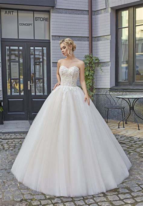 Discover More Than 146 Simple White Gown For Wedding Vn