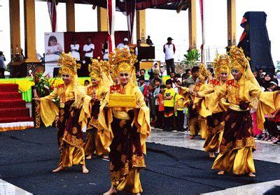 Tari Makan Sirih Gerak Lenggang Patah Sembilan Ganda