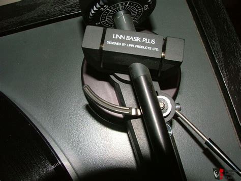 Linn Axis Turntable With Basik Plus Tone Arm And K9 Cartridge Photo