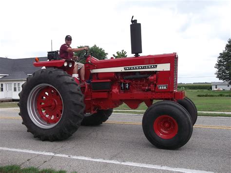 Farmall 856 Farmall 856 Seen As Part Of The Wingate Corn F Flickr