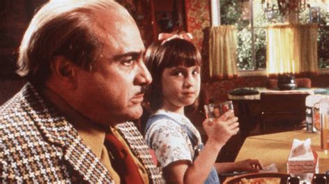 matilda star says danny devito and rhea perlman comforted her on set