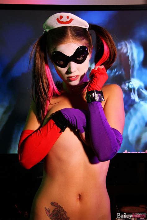 Bailey Knox Gives You A Little Harley Quinn From Arkham Asylum Cosplay