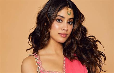 Download hd images, photos, wallpapers of janhvi kapoor. Janhvi Kapoor to begin Hindi remake of 'Kolamaavu Kokila ...