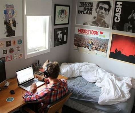 20 items every guy needs for his dorm society19