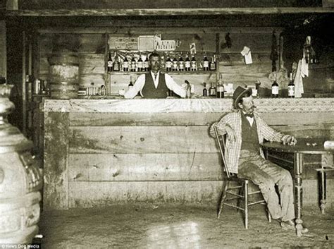 Th Century Photos Reveal The World Of Wild West Saloons Old West Saloon Old West Photos