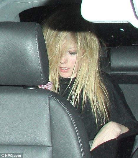 Avril Lavigne Denies Provoking Nightclub Brawl I Dont Fight Daily