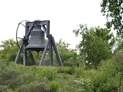 ʋaːlzdɔrpərˈvlɑktə) is an open place in the dune area meijendel (the hague, the netherlands), where between 250 and 280. Waalsdorpervlakte - National Memorial in The ...