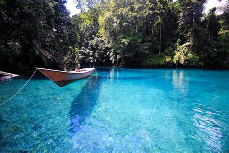 Danau Cantik Dua Rasa Danau Labuan Cermin Indonesia Kaya