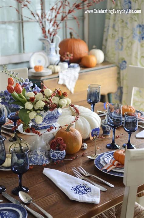 A blue and white thanksgiving table is perfect setting for a relaxed and casual holiday setting. A Blue Willow Thanksgiving : Thanksgiving Table Inspiration