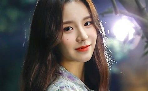 Heejin The 100 Most Beautiful Faces In Kpop 2022 Close September 30