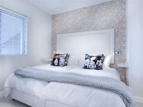 Ein durchgang ist jedoch immer mit (energetischer) bewegung verbunden und deshalb für ein bett ungeeignet. Feng Shui Schlafrichtung: Die perfekte Position des Bettes