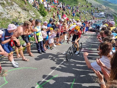 En Images Tour De France Col De La Loze L Enfer Des Coureurs Le Paradis Des Supporters