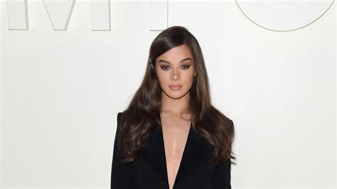 Hailee Steinfeld Describes Falling ‘in Love But Doesnt Mention Niall