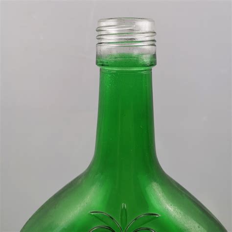 Fashion Design Delicate Square Glass Bottle Green Color Whisky Tequila Glass Bottle With Screw
